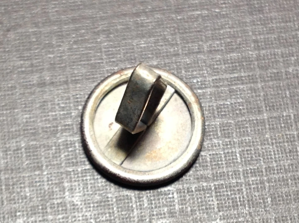 10 piezas NORS cabeza redonda marrón tapa empujar en cartón moldura panel clips Dodge Foto 3 de 4