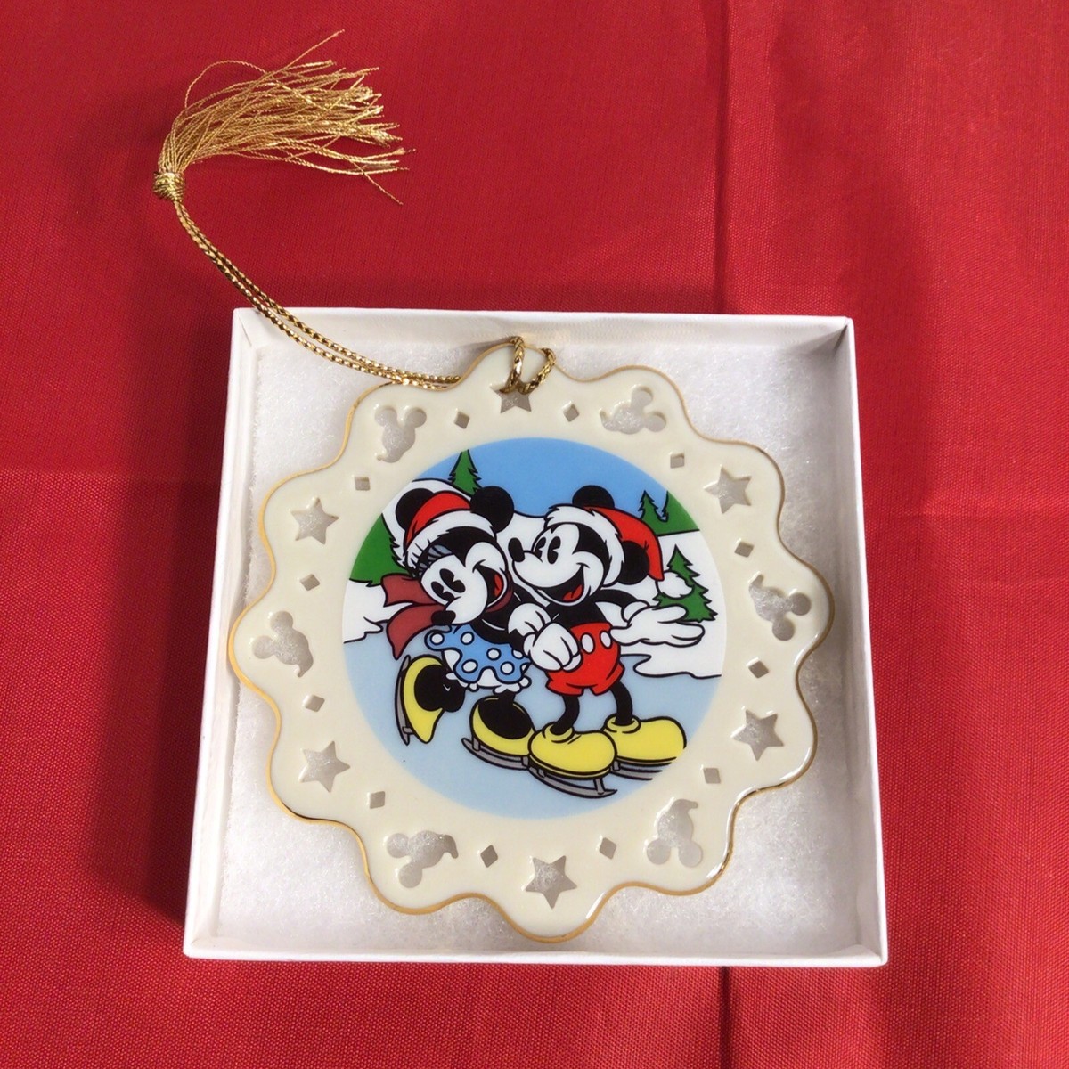 Vintage Lenox 3.5” Disney Mickey & Minnie Mouse Skating Snowflake