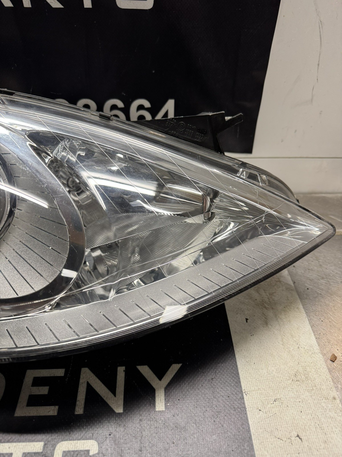 Foto 3 van Mercedes A Klasse W169 Headlight Lamp Right H7 Scheinwerfer Rechts A1698200661