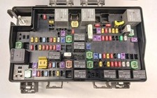2013-2014 Dodge Ram 1500 4.7l 5.7l Engine Fuse Box Assembly Oem 2013-2014 Dodge Ram 1500 4.7l 5.7l Engine Fuse Box Assembly Oem