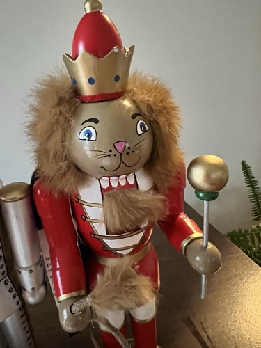 Schiaccianoci Mago di Oz Orizzonti Est Michael Wolf Dorothy Lion Tinman Spaventapasseri - Foto 9 di 13