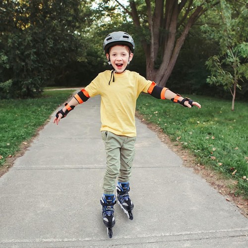 Kids' Adjustable Light-Up Inline Skates - Picture 8 of 8