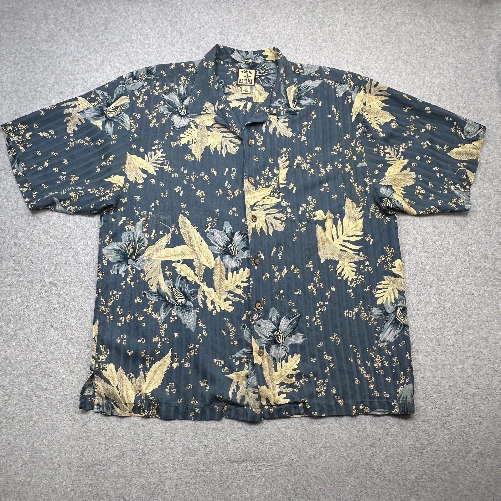 Tommy Bahama Shirt Men XL Blue Silk Hawaiian Floral Geometric Button Tropical