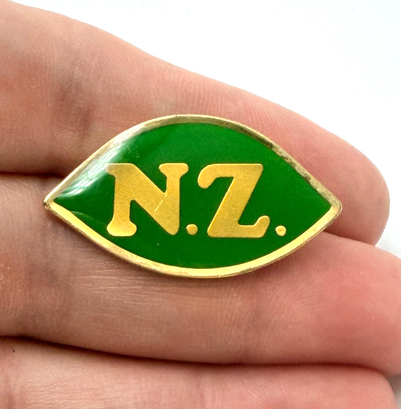 NZ New Zealand Initials Green Leaf Shape Lapel Pin Gold Tone Travel Souvenir