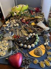 Antique Vintage Junk Drawer Jewelry Estate Sale Find Lot Q-28