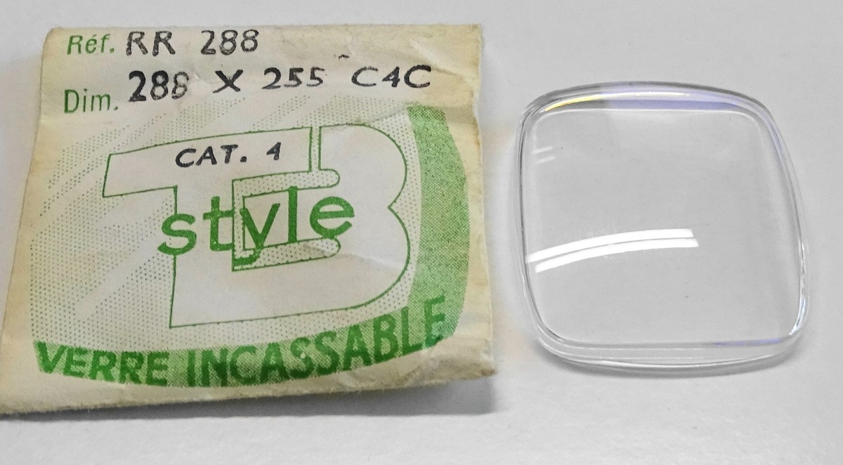Verre De Montre Saphir Ou Minéral - Dimensions 28.8 X 25.5 Mm, Cintre 4 Côtés, Référence RR288