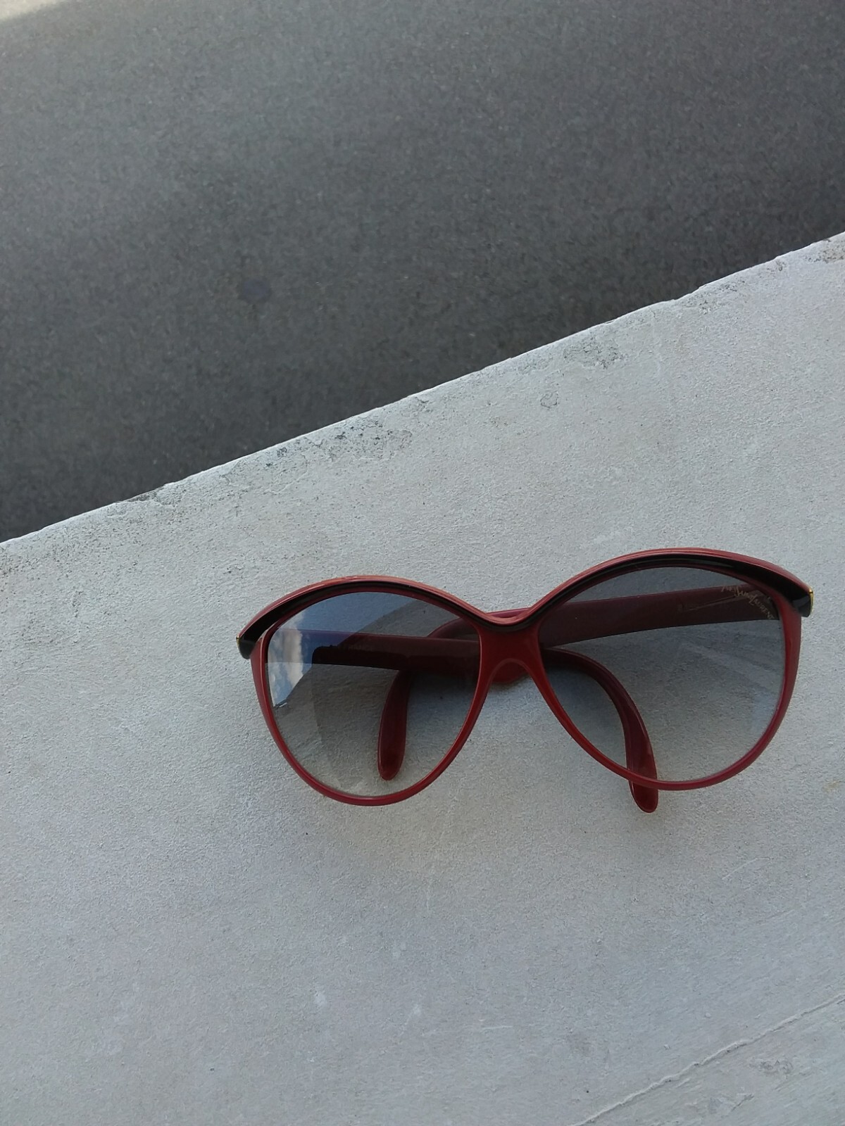 Lunettes de soleil Femme Yves SAINT LAURENT