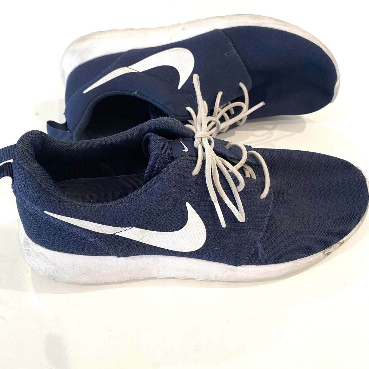 nike roshe blue and white