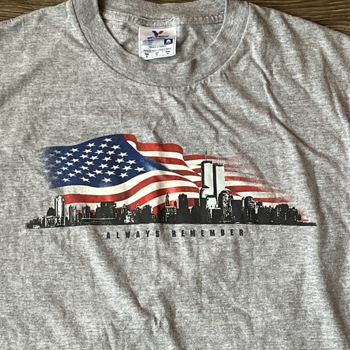 Vintage 2001 T-Shirt 9/11 Twin Towers USA Flag Size Medium (RARE) - Picture 2 of 9
