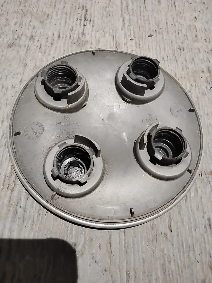 1995 - 2002 年土星 S 系列 SL1 SL2 SC1 SC2 中心盖 21012902 — 第 2/2 张图片