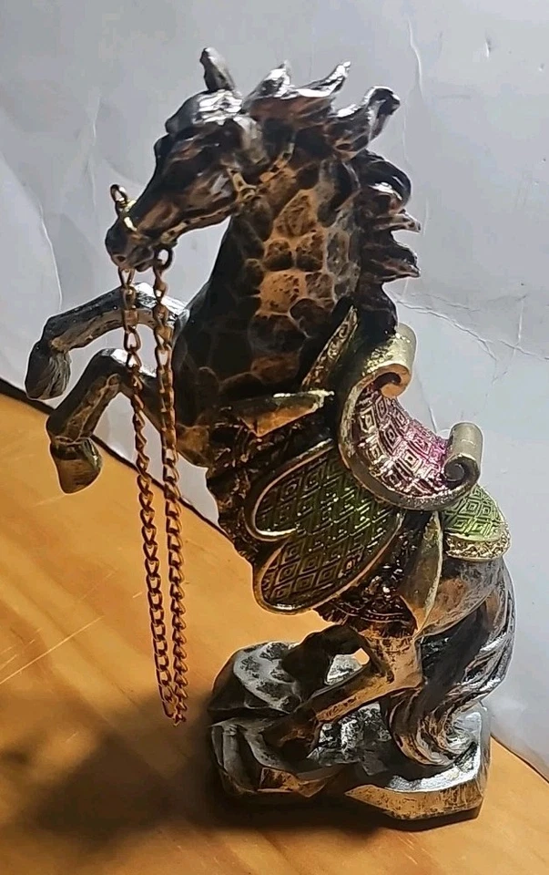 Estatua de caballo de resina plateada y dorada decoración del hogar estatua decorativa de caballo  Foto 2 de 4