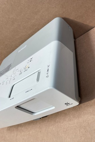 Epson EMP-822 XGA 3LCD 2600 Lumens Professional Projector - Picture 5 of 8
