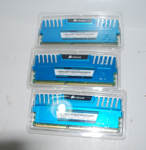 RAM DDR4 8GO CORSAIR VENGEANCE RGB 2666 MHZ occasion LOT DE 8 = 64GO