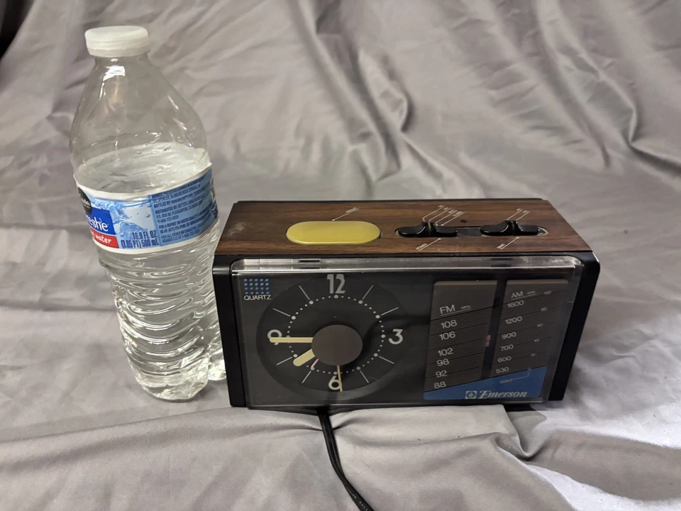 Reloj despertador Emerson Tablet Top/Radio  Foto 2 de 4