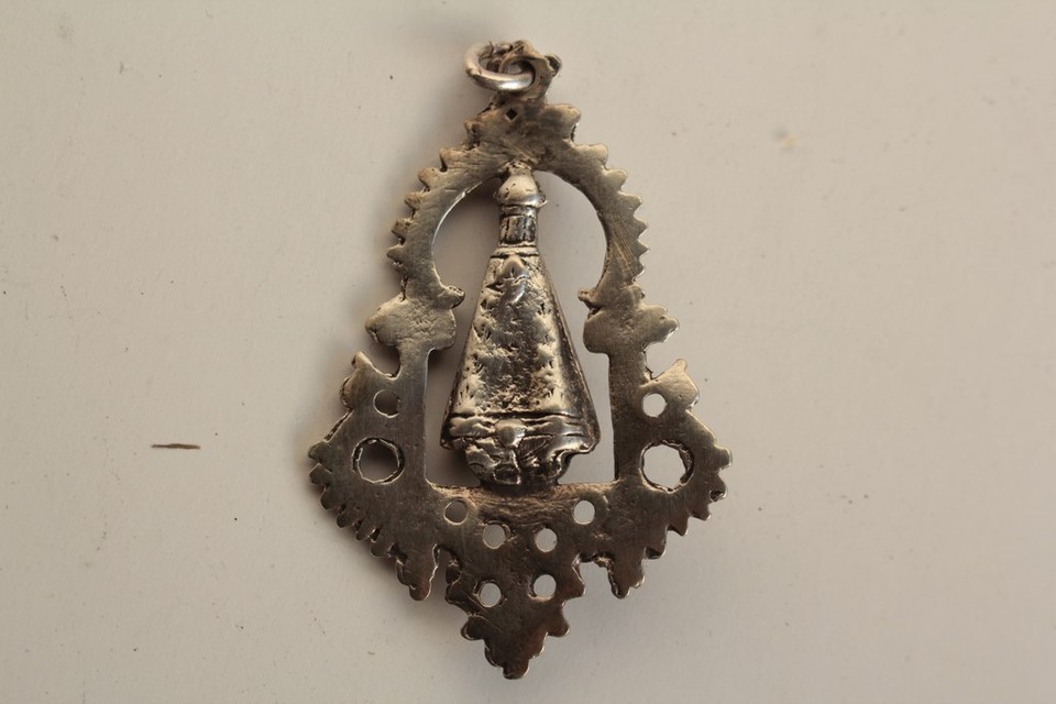 Pendentif Ancien De Tolède – Bijou Vintage Fantaisie, Occasion, Forme Originale