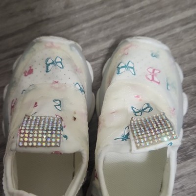 Girls Clear Slip-On Low Top Sneakers Bow Pattern Rhinestone Accents 6.5