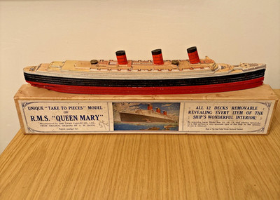 ZE204: CHAD VALLEY ''QUEEN MARY'' MODELL DES CUNARD LINER R.M.S ''TAKE TO PIECES''