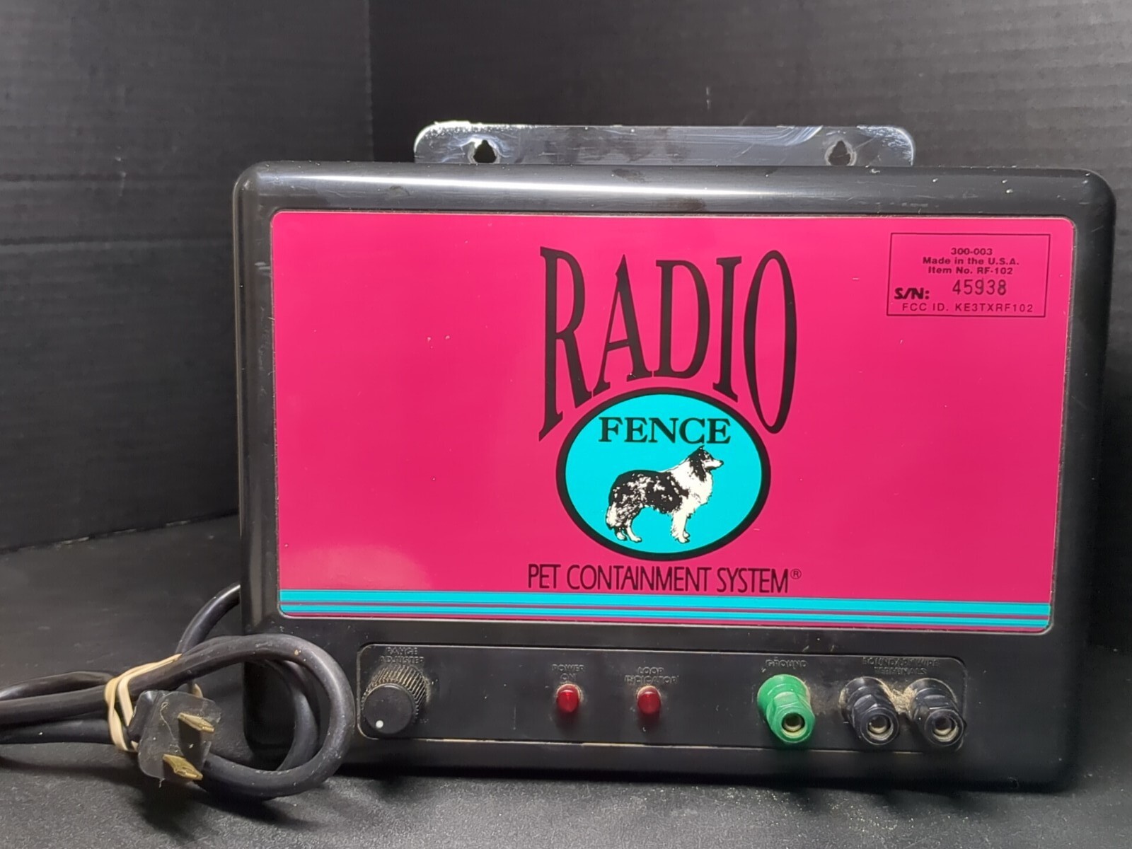 Radio Fence Dog Containment System Pets 300-003 RF-102 Electric Underground Box