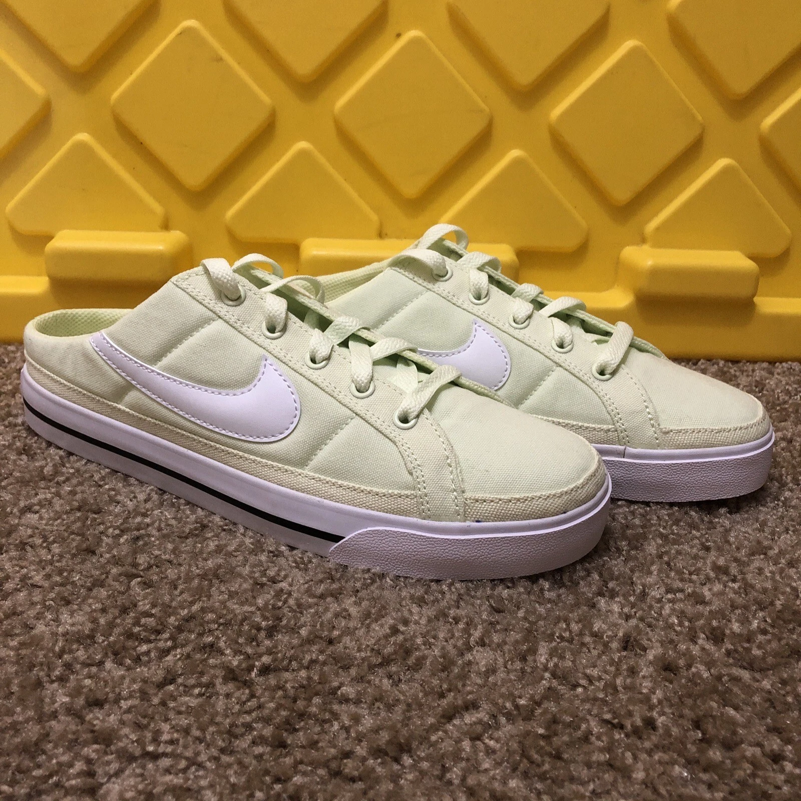 Nuove slip on da donna Nike Court Legacy Mule taglia 8 verde lime ghiaccio DB3970 301