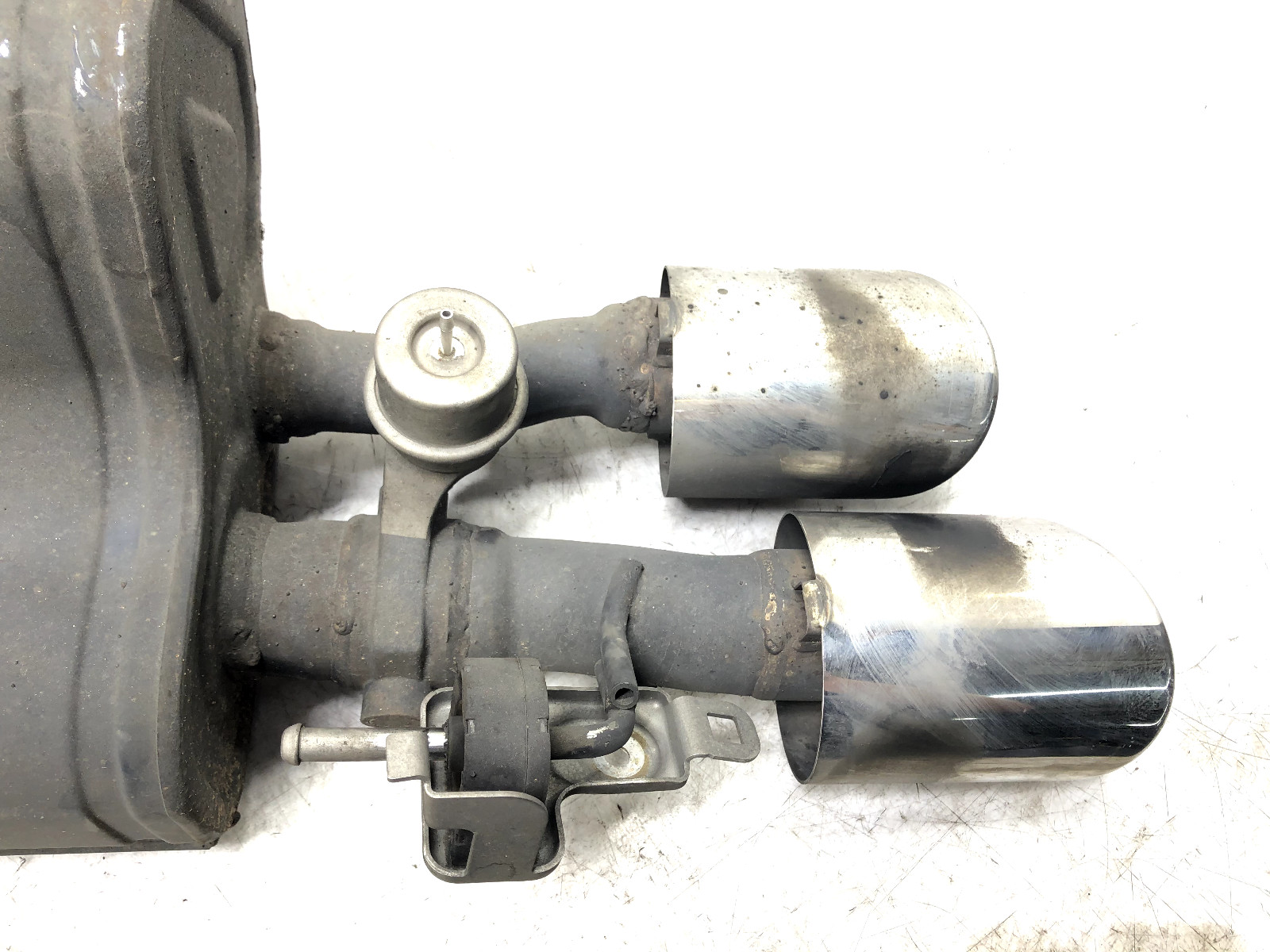 2014-2017 MASERATI QUATTROPORTE 3.0L RIGHT PASS REAR EXHAUST MUFFLER PIPE OEM.