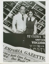 KATHLEEN BELLER ED FLANDERS MARY WHITE ORIGINAL 7X9" PHOTO #A4675