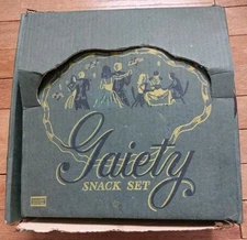 Vintage Colony Crystal Gaiety Glass Snack Set. 8 Plates 8 Cups