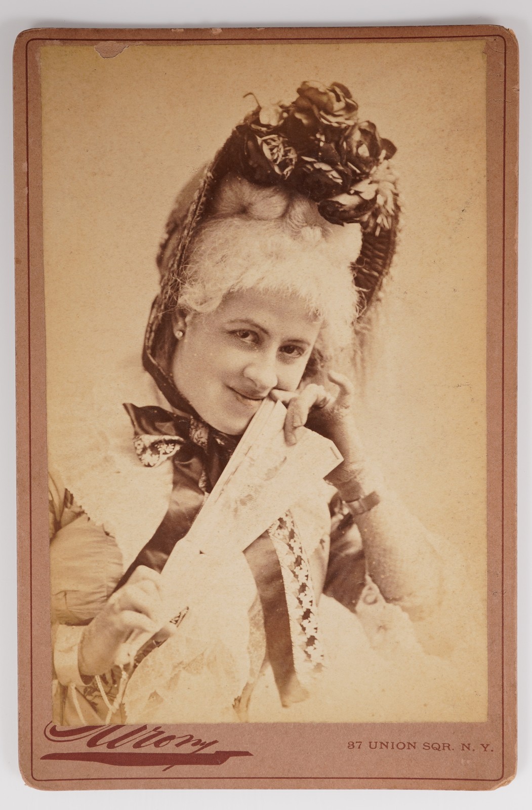 Cabinet Card Sarony Gorgeous Actress In Elaborate Hat Holding Fan New York NY