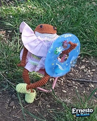 Handarbeit gehäkelt Frosch Puppe Sommerkleid Float Öko Geschenk Baum Pflanzgutschein