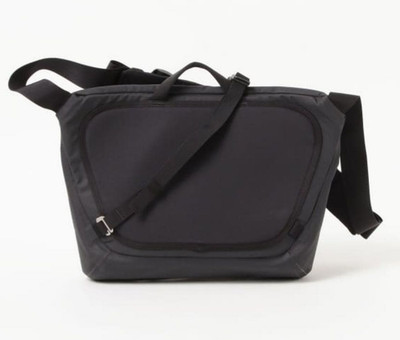 Arc'teryx Granville 10 Courier Bag Crossbody Shoulder Bag Black