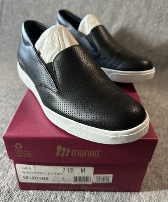 NWB Munro Black Perforated Leather Slip On Sneaker  Size 7.5 M    MSRP $200