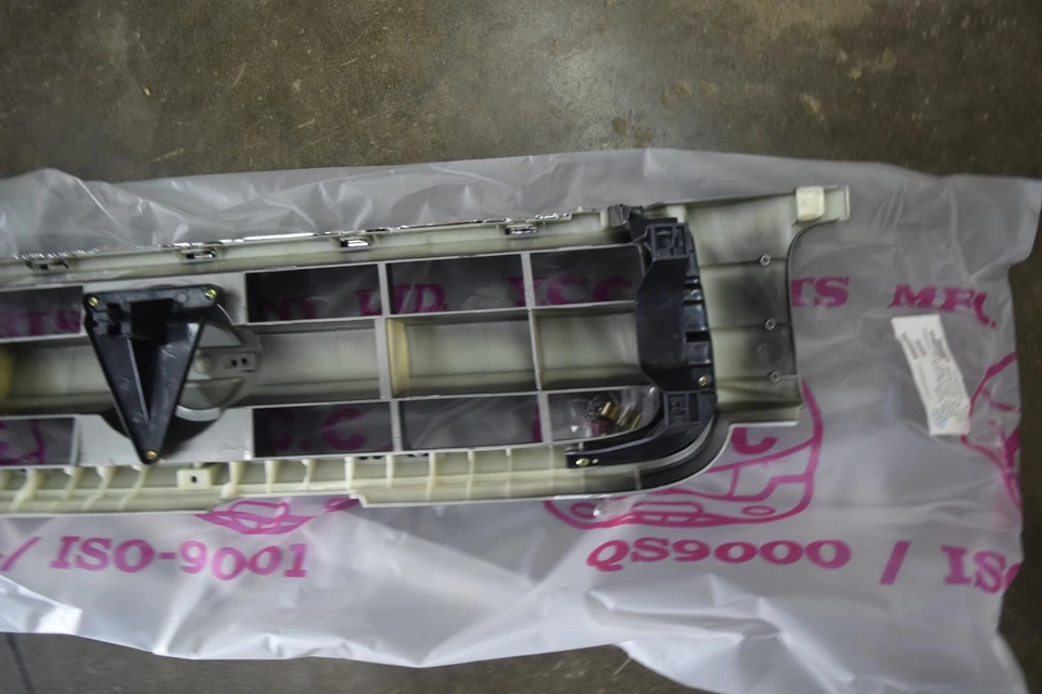 2003 2004 年适用于日产探路者前烤架镀铬环绕彩绘 03 04 — 第 3/4 张图片