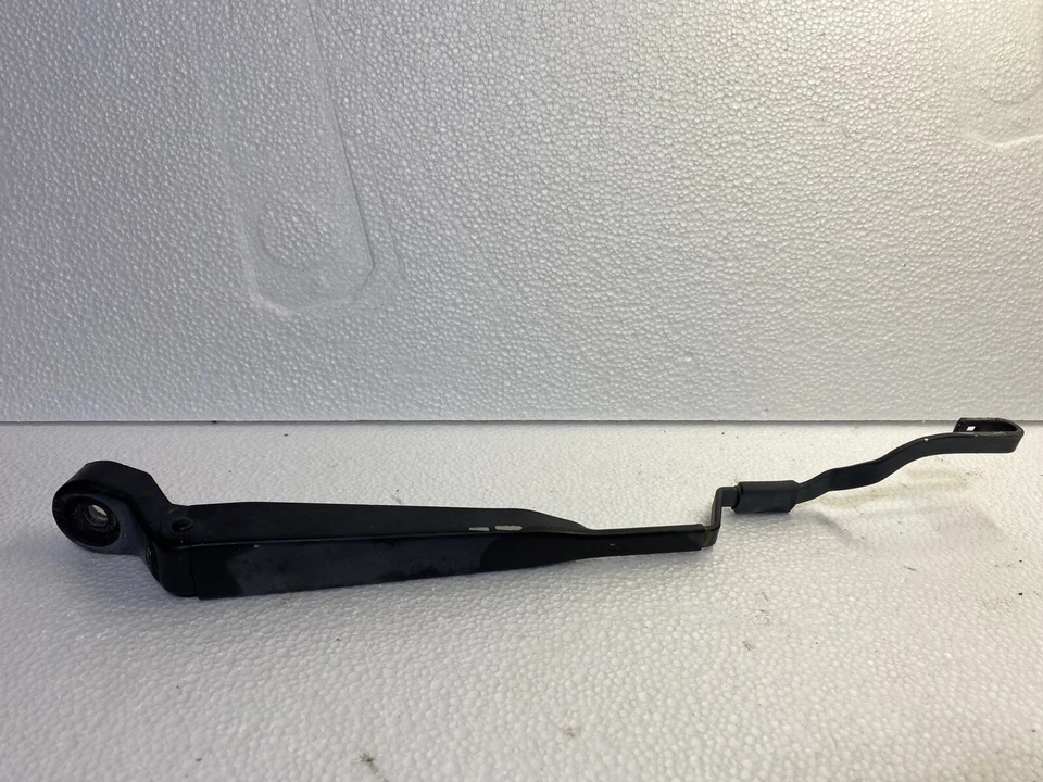 96 97 98 99 Infiniti QX4 BRAZO LIMPIAPARABRISAS TRASERO OEM Nissan SUV camión usado Foto 4 de 4