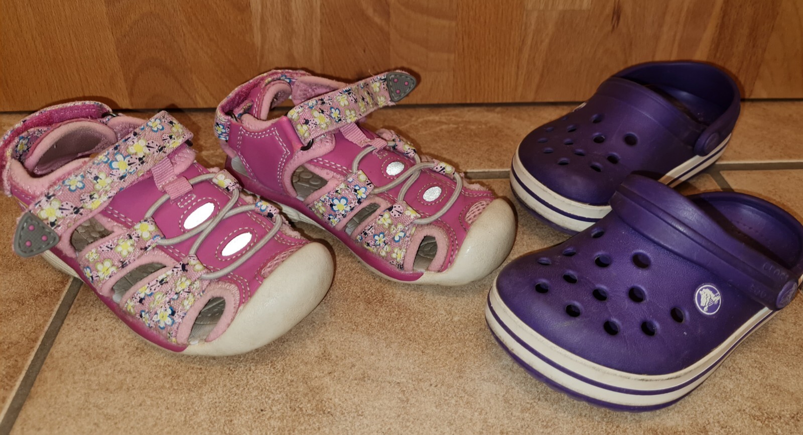 Sandalias y Croocs Fila T.23 niña multicolor rosa mariposa púrpura