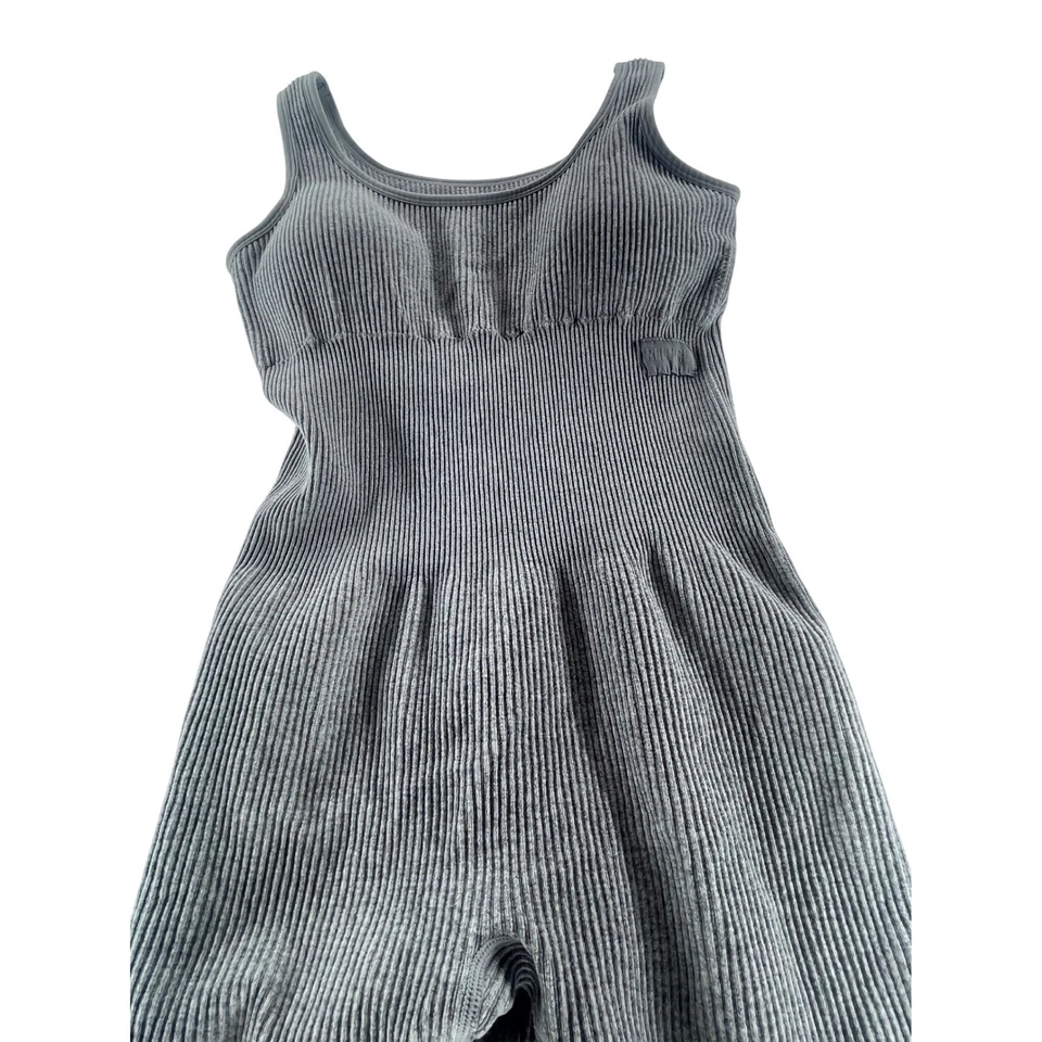 Macacão Romper Feminino Refuge Athletics Cinza com nervuras Sem Costura Tamanho P/P - Imagem 2 de 4