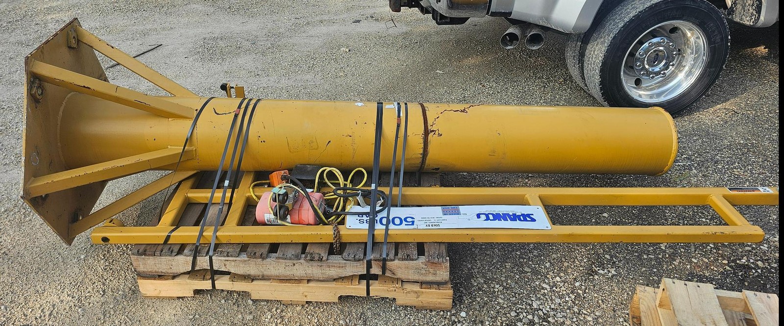 Spanco 500 lb Freestanding Jib Crane 106" H x 110" Arm w/ CM & IR Chain Hoists