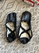 Capezio Men  s Romeo Ballet Shoe Black Leather
