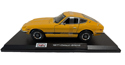 京商Datsun 240Z 1/18 ミニカー 1971 中古品 1971 Datsun 240Z 1:18 Maisto Die-Cast Model Car Yellow Special