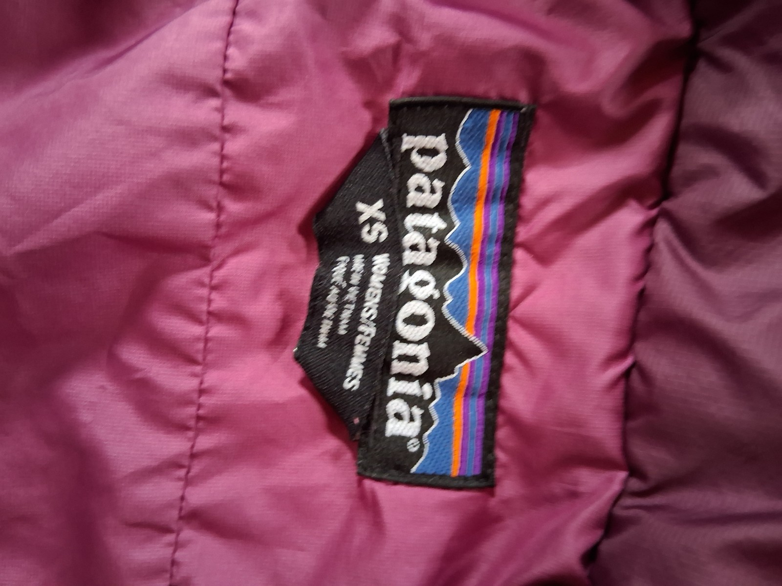 Women's Patagonia puff jacket. Burgundy size XS thumbnail 5