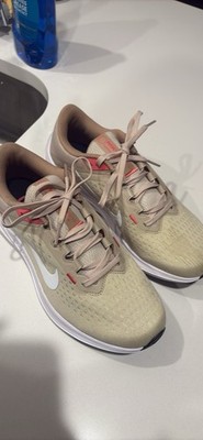 Nike Air Winflo 10 Women s Low Top Lace-Up Running Sneakers Beige/White