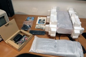 CCOMMODORE CDTV BOXED + CD-1221 KEYBOARD + CD-1253 MOUSE + GENLOCK 1301 LV4 91184