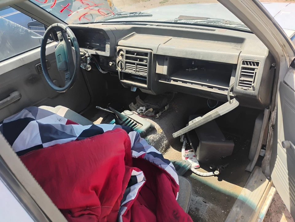 Venta de piezas Mazda B2000 1987-1989 B2200 B2600 Foto 3 de 4