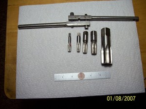 6-Pc Pipe Tap & Handle Lot 2-Pc 1/8”-27,1/4-18,3/8-18,1-3/16-16Thd V.G.C.