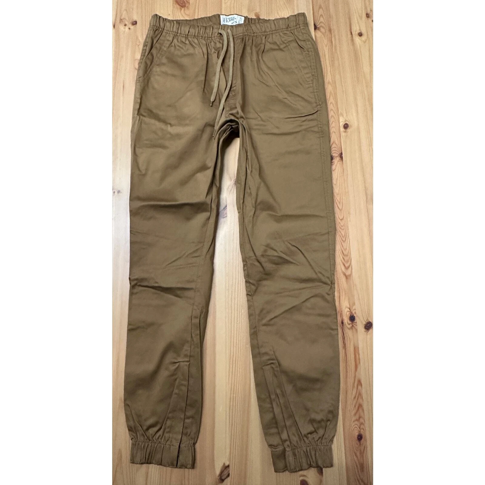 Free Planet Mens Jogger Pants Medium
Opens in a new window or tab