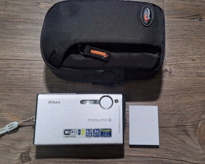Nikon COOLPIX S6 6.0MP Digital Camera - Gray metallic With Battery (ONLY)