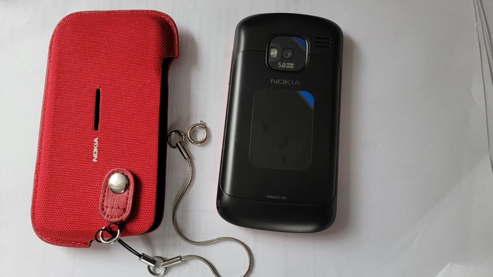 Nokia E5-00 -Red & Black (Unlocked) Smartphone - Image 2 of 2