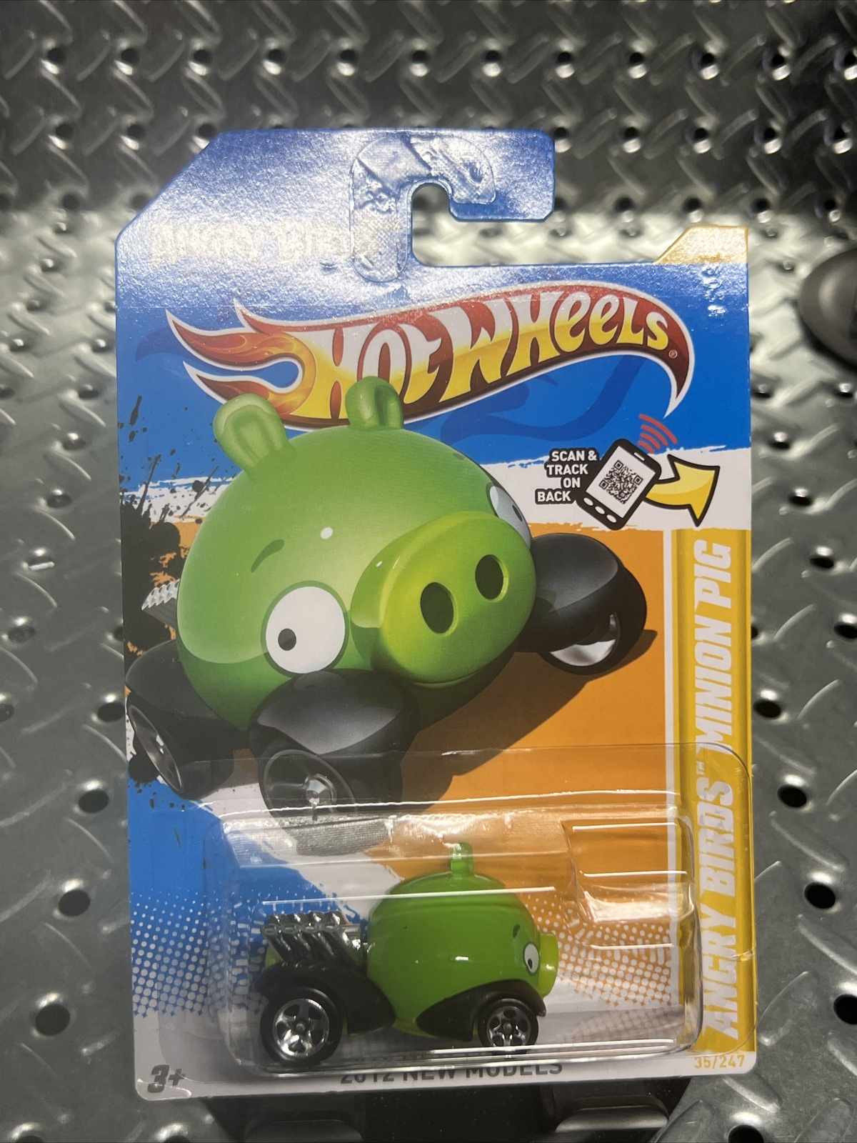 2014 Hot Wheels Angry Birds Minion Pig HW City Collector No. 81/250