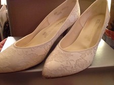 white lace wedding shoes