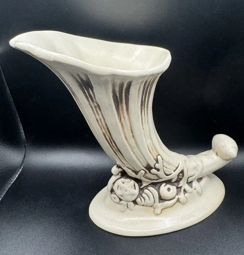 Red Wing Pottery Cornucopia Vase 413 Ivory Antiqued Brown. (TS)