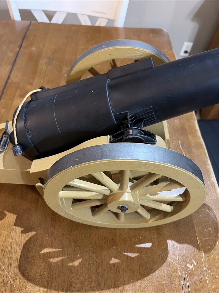 Remco 1960's Johnny Reb Civil War Toy Cannon Plunger works Great Condition. - Image 2 of 4