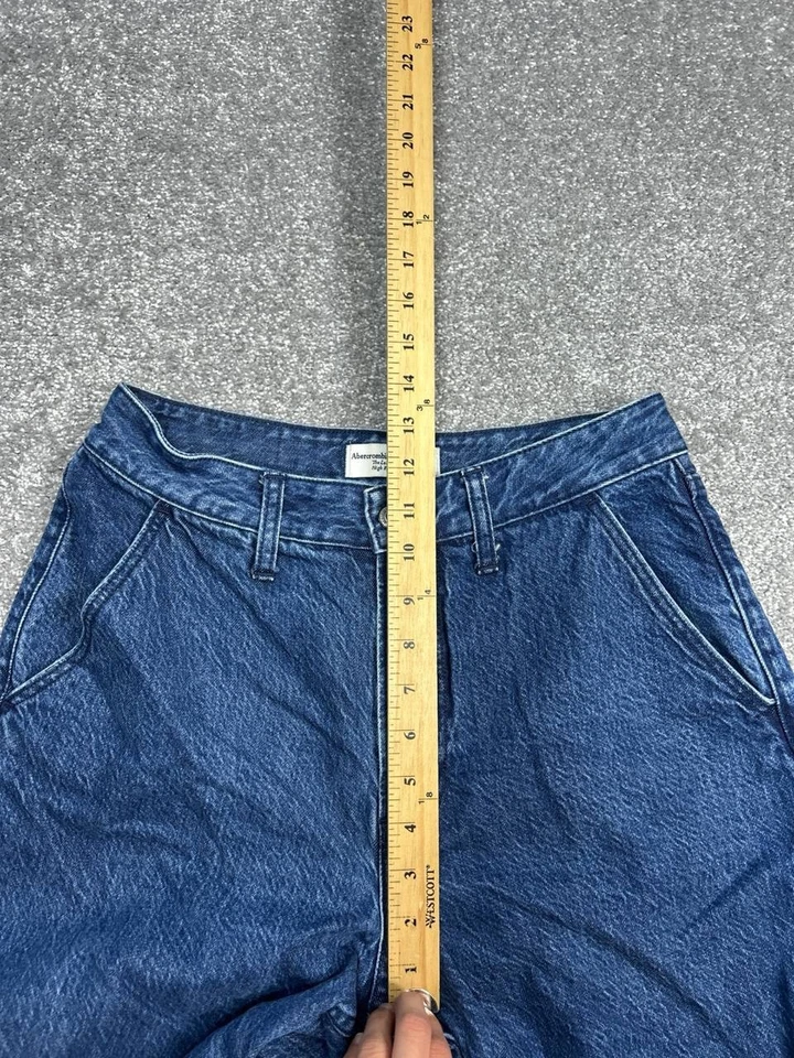 Pantalones de mezclilla sueltos de tiro alto para mujer Abercrombie & Fitch Curve Love The 27 azules 28x30 Foto 4 de 4